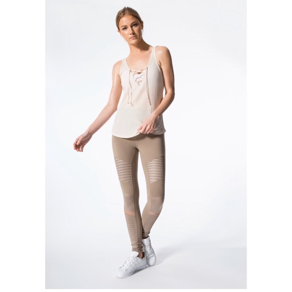 Alo Yoga Interlace Tank in Rich Sand M NWT! - Picture 2 of 5